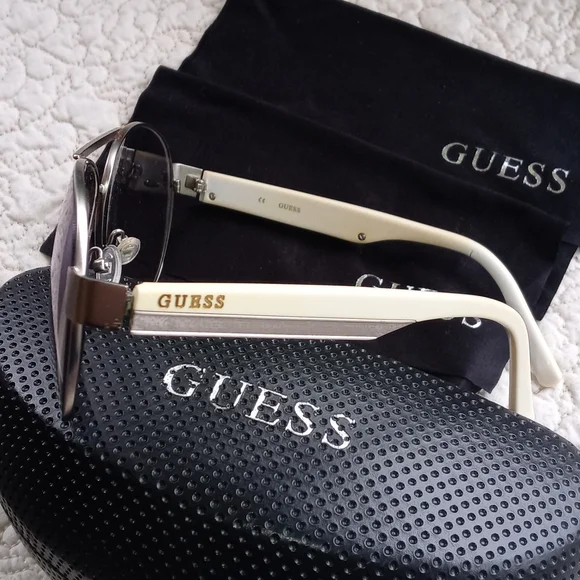 GUESS RX GLASSES AND CASE - Picture 6 of 10
